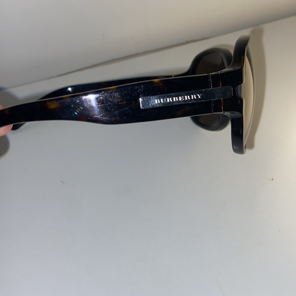 Authentic BURBERRY Round Sunglasses - Picture 5 of 11